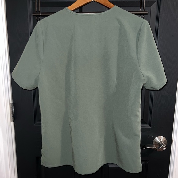 Catarina Figs Large Scrub Top Moss - Picture 2 of 2